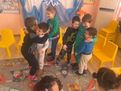 Ден на прегръдката  - ДГ 9 Слънчице - Казанлък