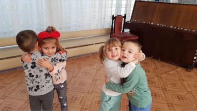 Ден на прегръдката  - ДГ 9 Слънчице - Казанлък